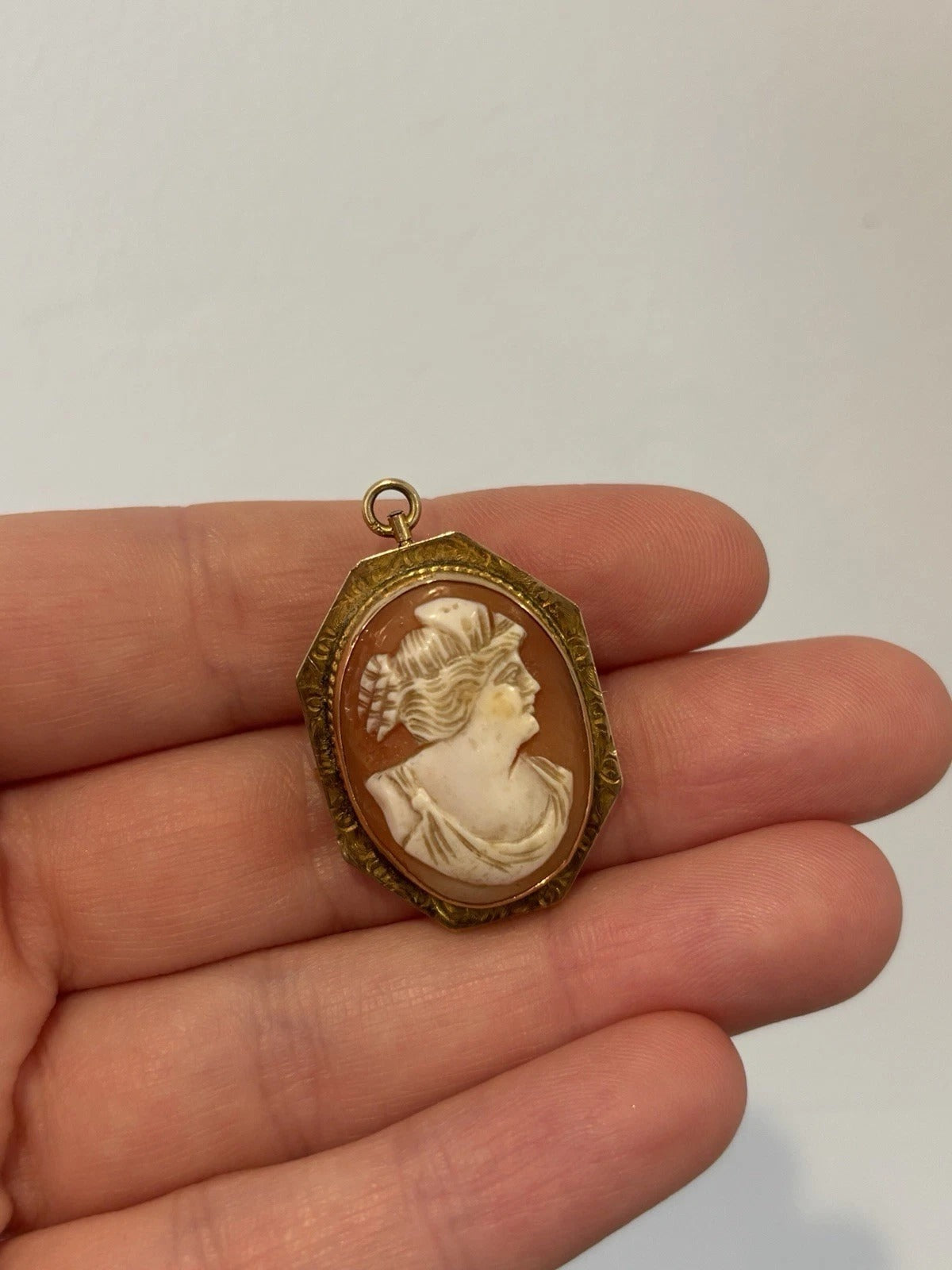 Vintage Shell Cameo 10K Gold Frame 5.08g Brooch Pendant 3cm x 2.5cm