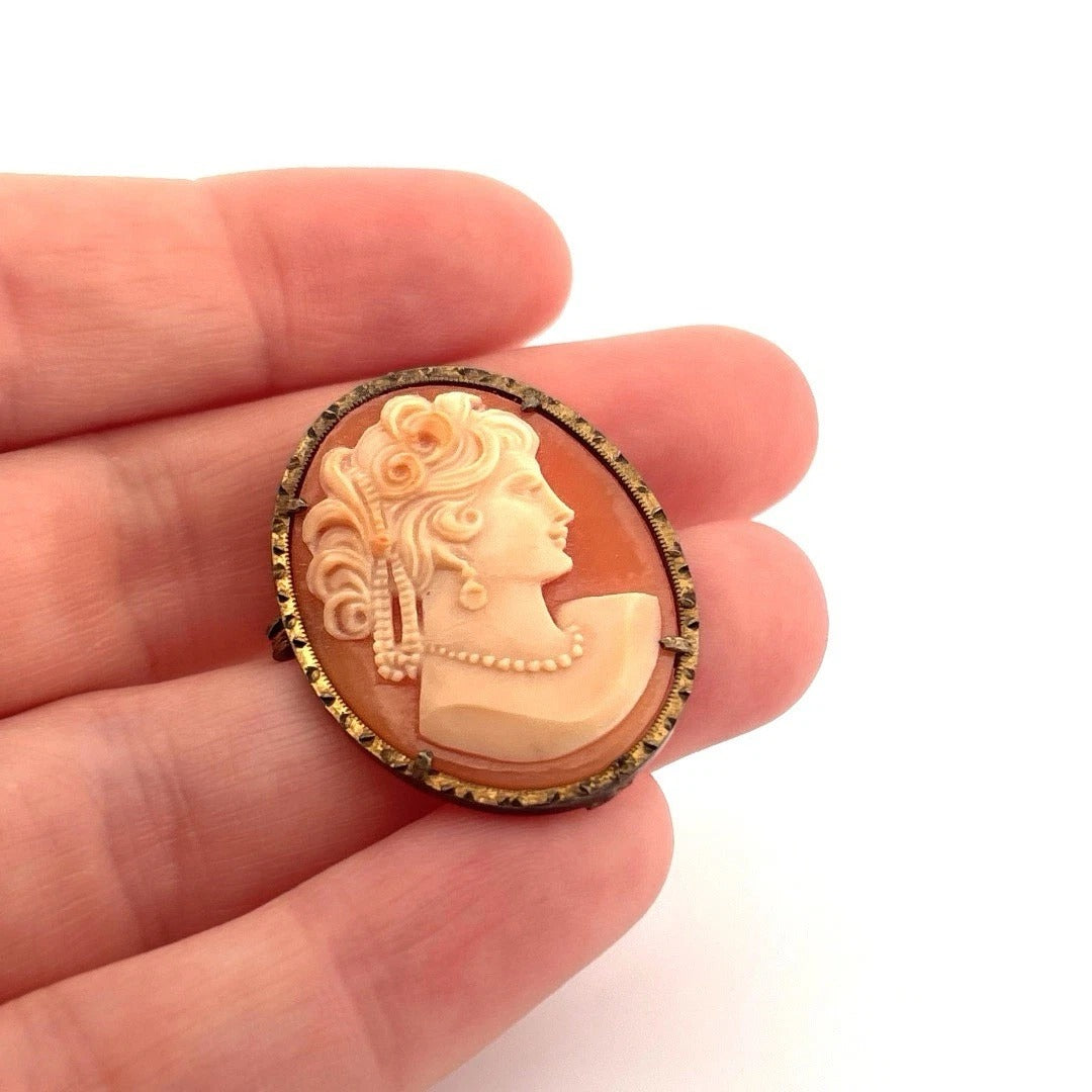 Victorian Style Shell Cameo Yellow Plated Frame Brooch, 3.5cm x 2.5cm