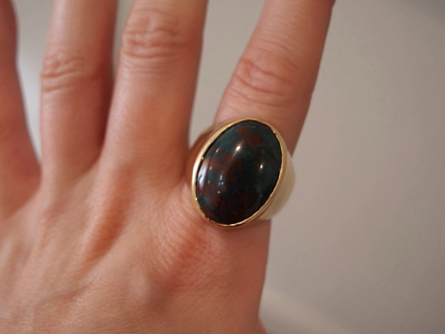 14K Yellow Gold 20.80 Grams Men’s Large Oval Cabochon Bloodstone Ring Size 14.5