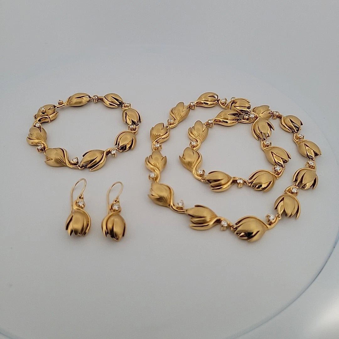 Na Hoku 18K Yellow Gold Pikake Diamond Necklace, Bracelet & Earrings Set 117.8gr - Devine & Co.