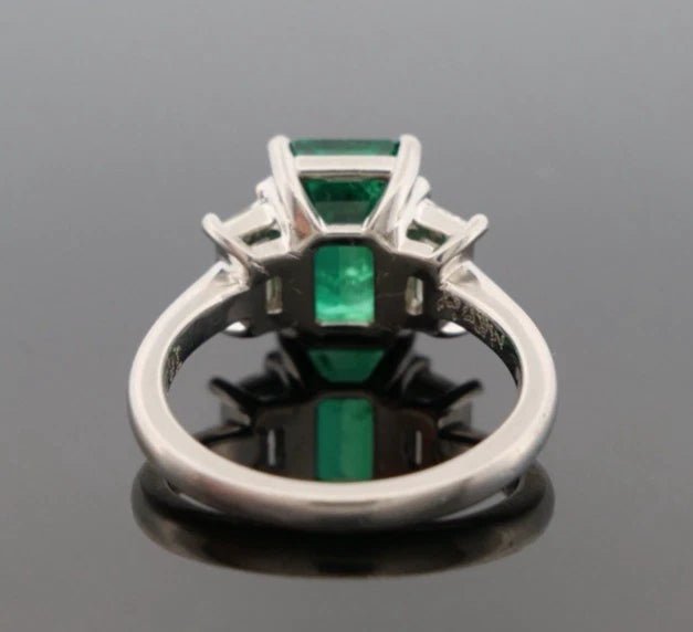 Platinum Natural Zambian Emerald Ring 3.62ct GIA Origin Report Trapezoid Diamond - Devine & Co.