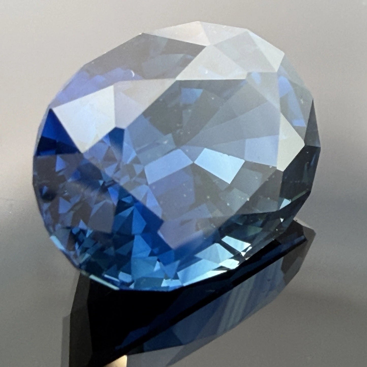 Natural Heated Thailand Loose Blue Sapphire GIA 6.37ct Oval Faceted, profile detail