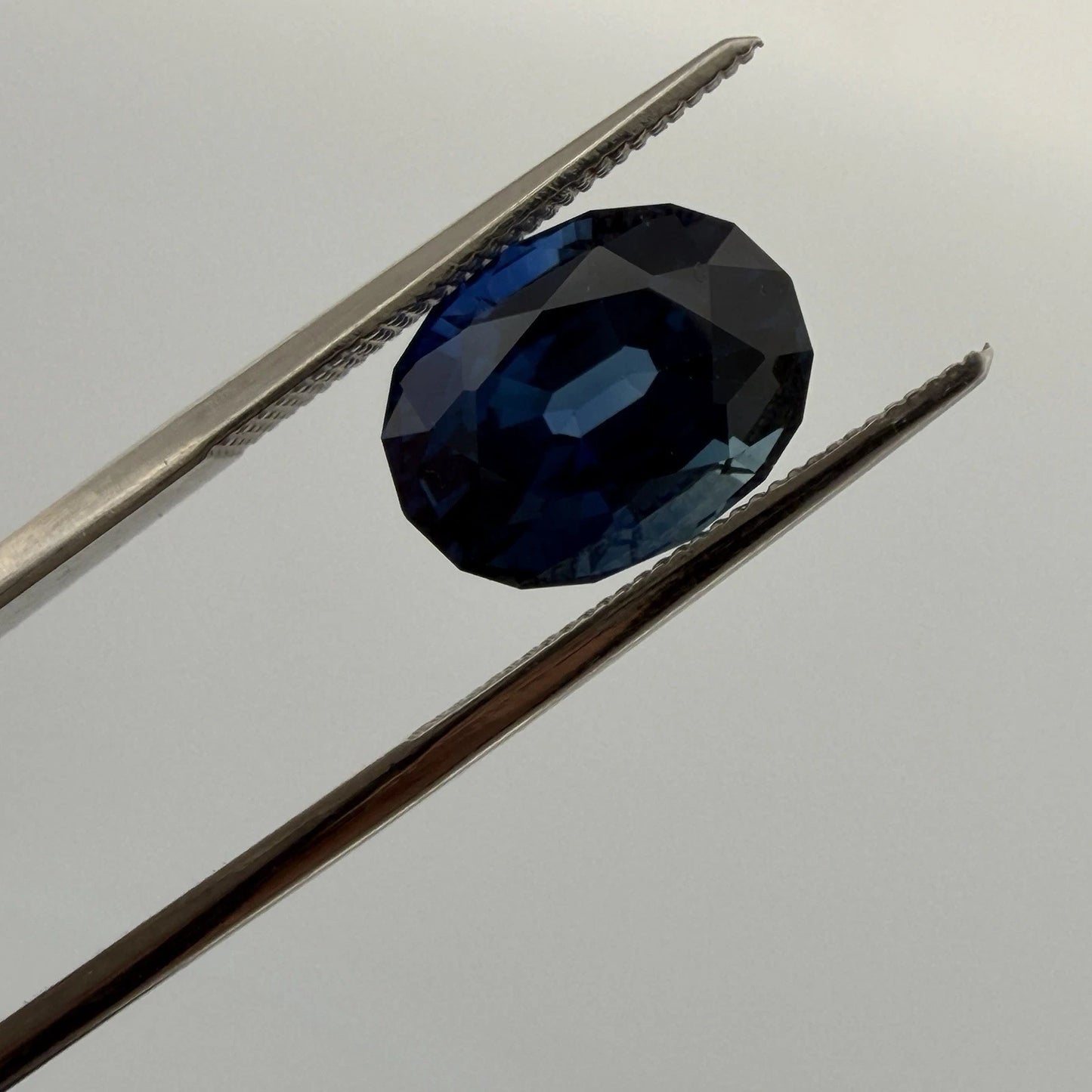 Natural Heated Thailand Loose Blue Sapphire GIA 6.37ct Oval Faceted, side detail