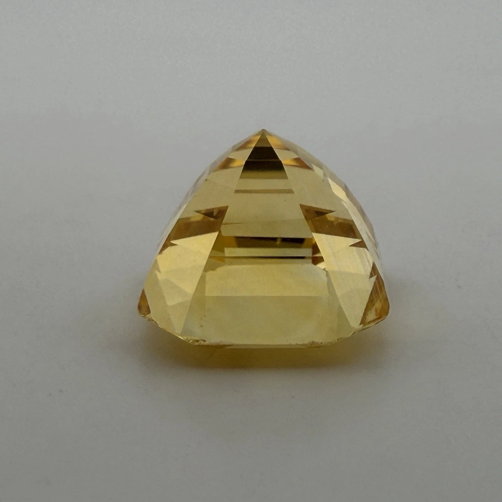 Important Natural Loose Unheated Sri Lanka Yellow Sapphire 16.25ct GIA Octagonal, full view