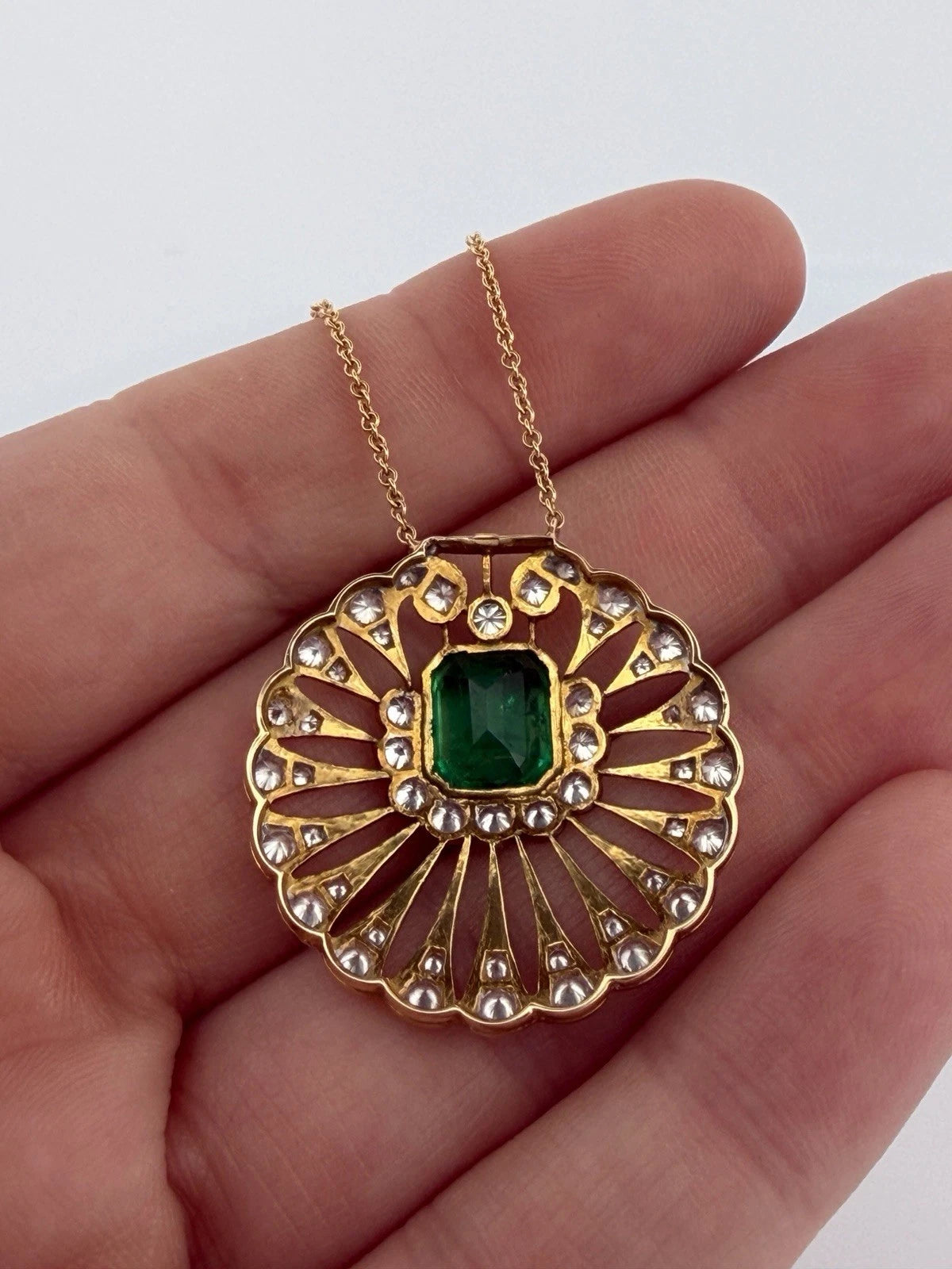 Natural Colombian Emerald and Diamond Pendant Necklace 18K Yellow Gold GIA Report, length/detail view