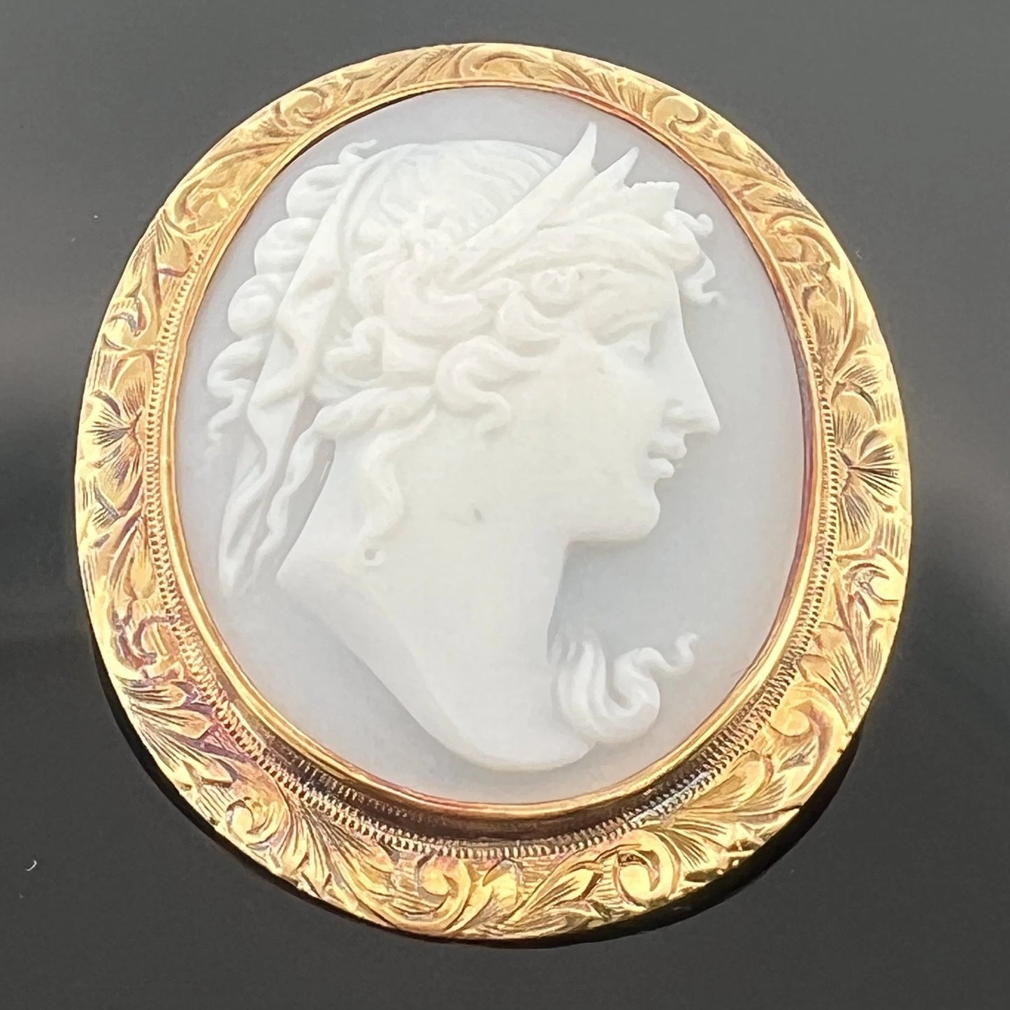 Vintage Hand-Carved Shell Cameo Brooch Pendant 14K Yellow Gold Estate