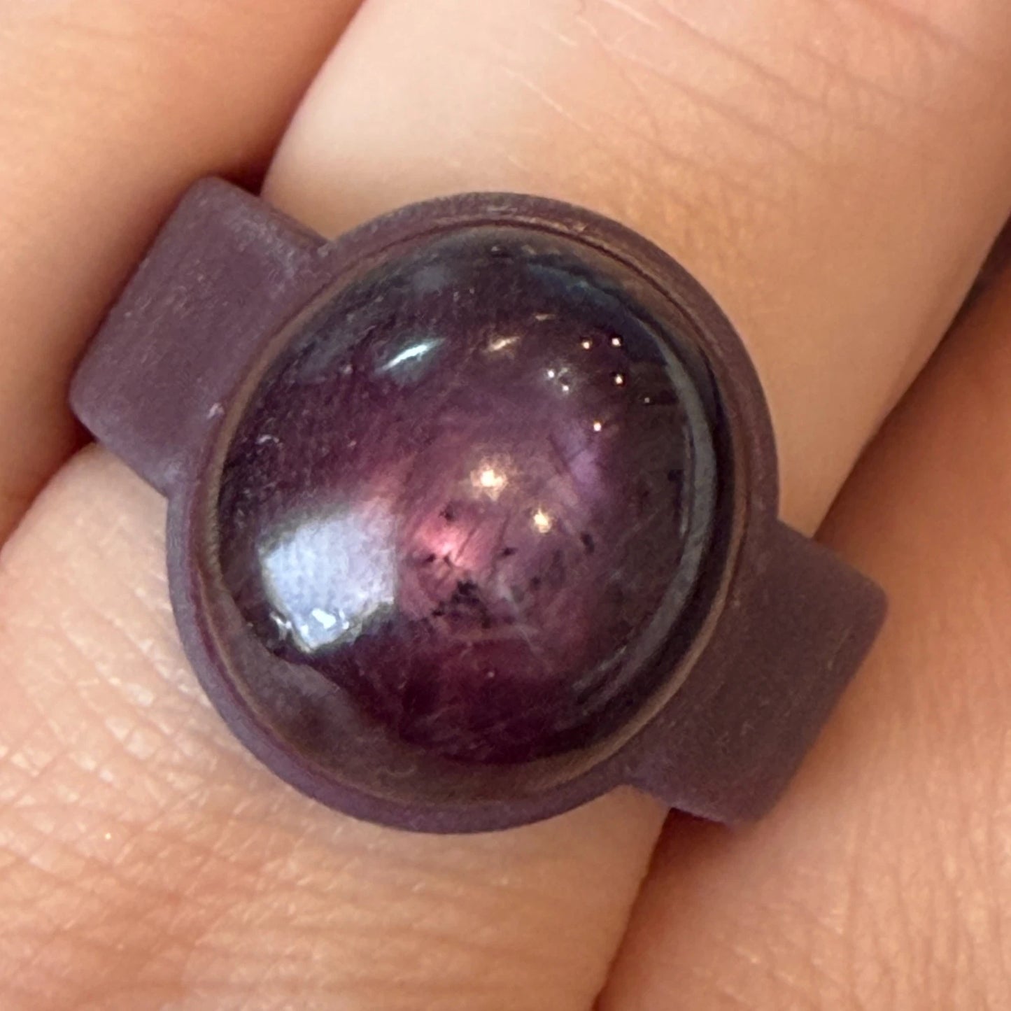 23.48 Carat Natural Oval Cabochon Star Ruby GIA Certified No Heat With Ring Mold, profile detail