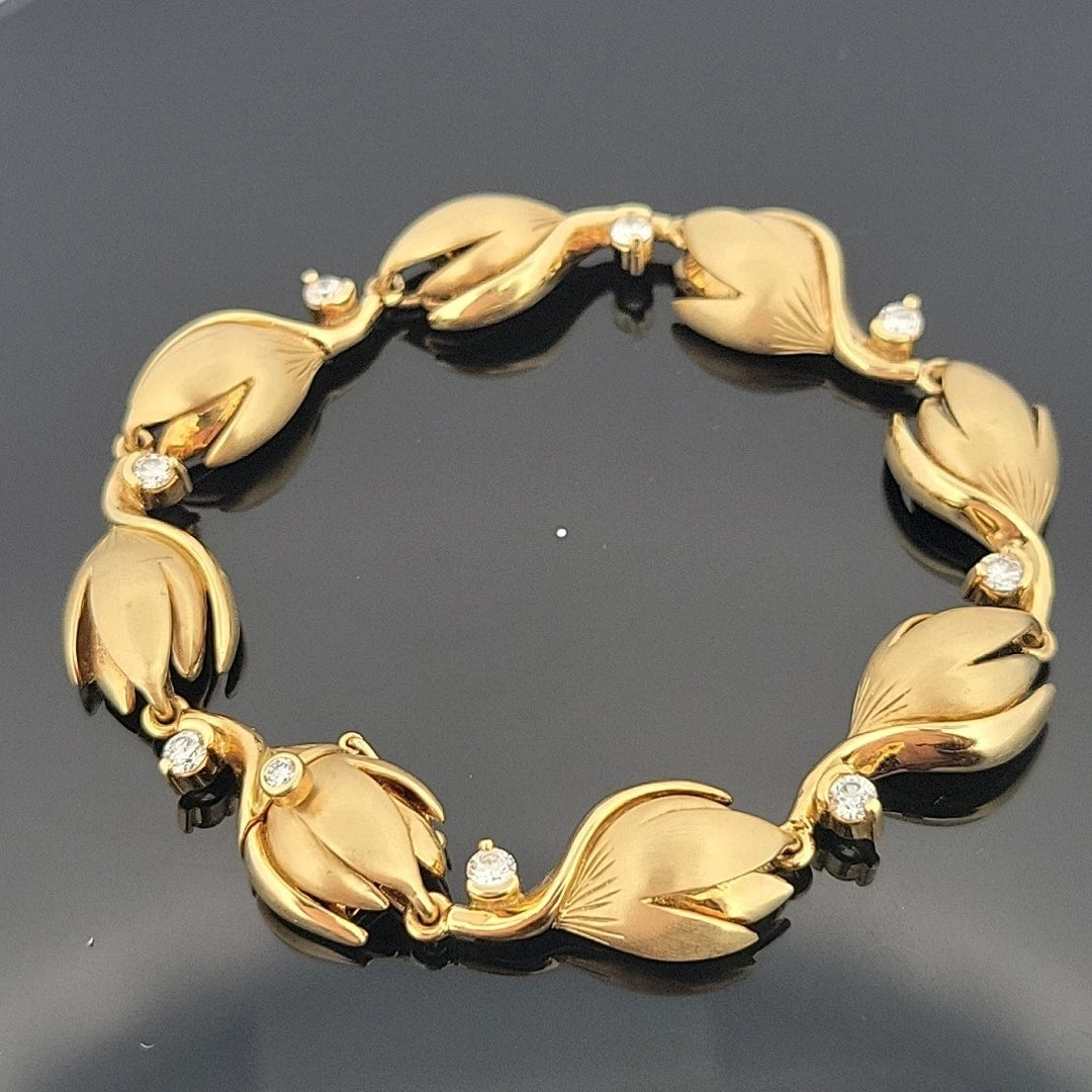 Na Hoku 18K Yellow Gold Pikake Diamond Necklace, Bracelet & Earrings Set 117.8gr by Devine & Co — stone detail