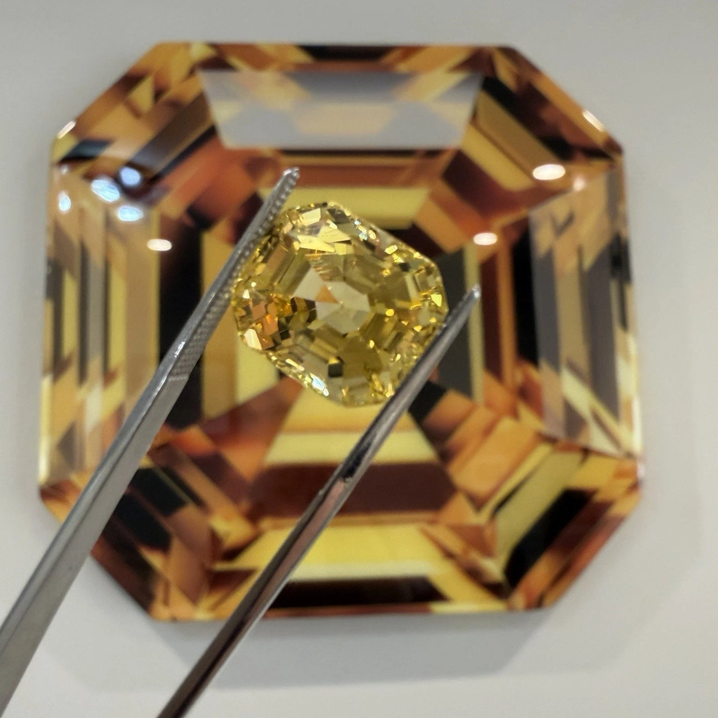 Important Natural Loose Unheated Sri Lanka Yellow Sapphire 16.25ct GIA Octagonal, alternate detail