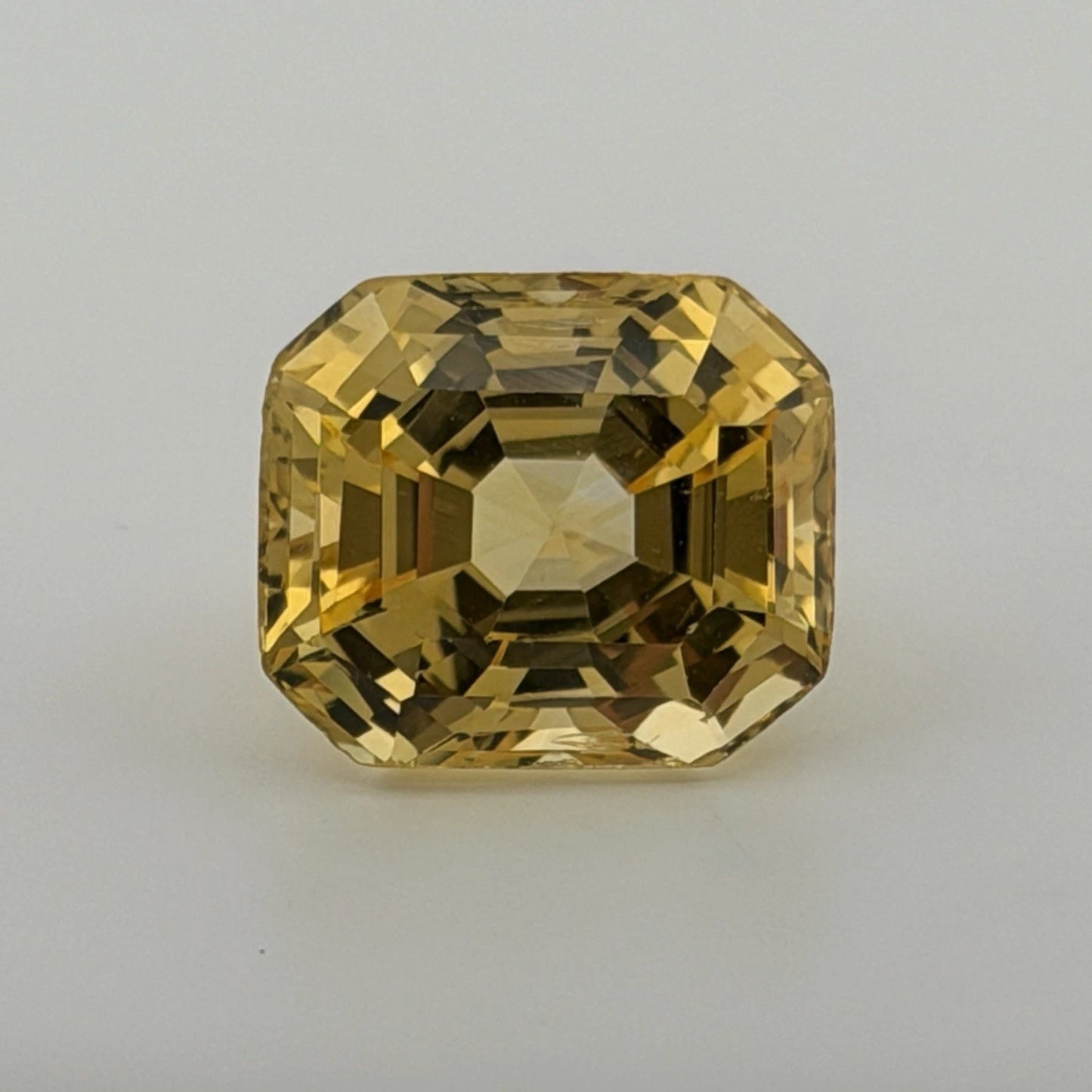 Important Natural Loose Unheated Sri Lanka Yellow Sapphire 16.25ct GIA Octagonal, alternate view