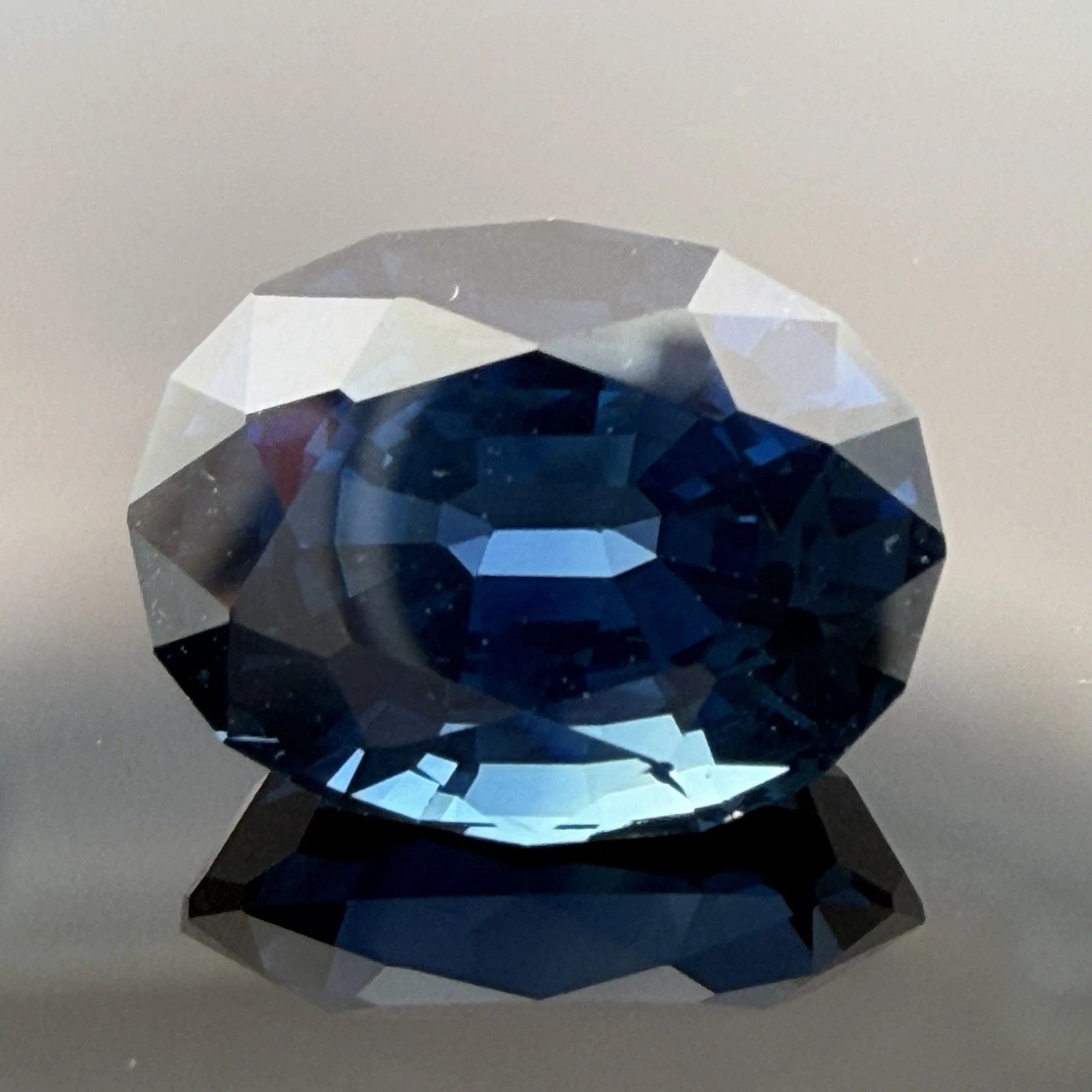 Natural Heated Thailand Loose Blue Sapphire GIA 6.37ct Oval Faceted, detail angle