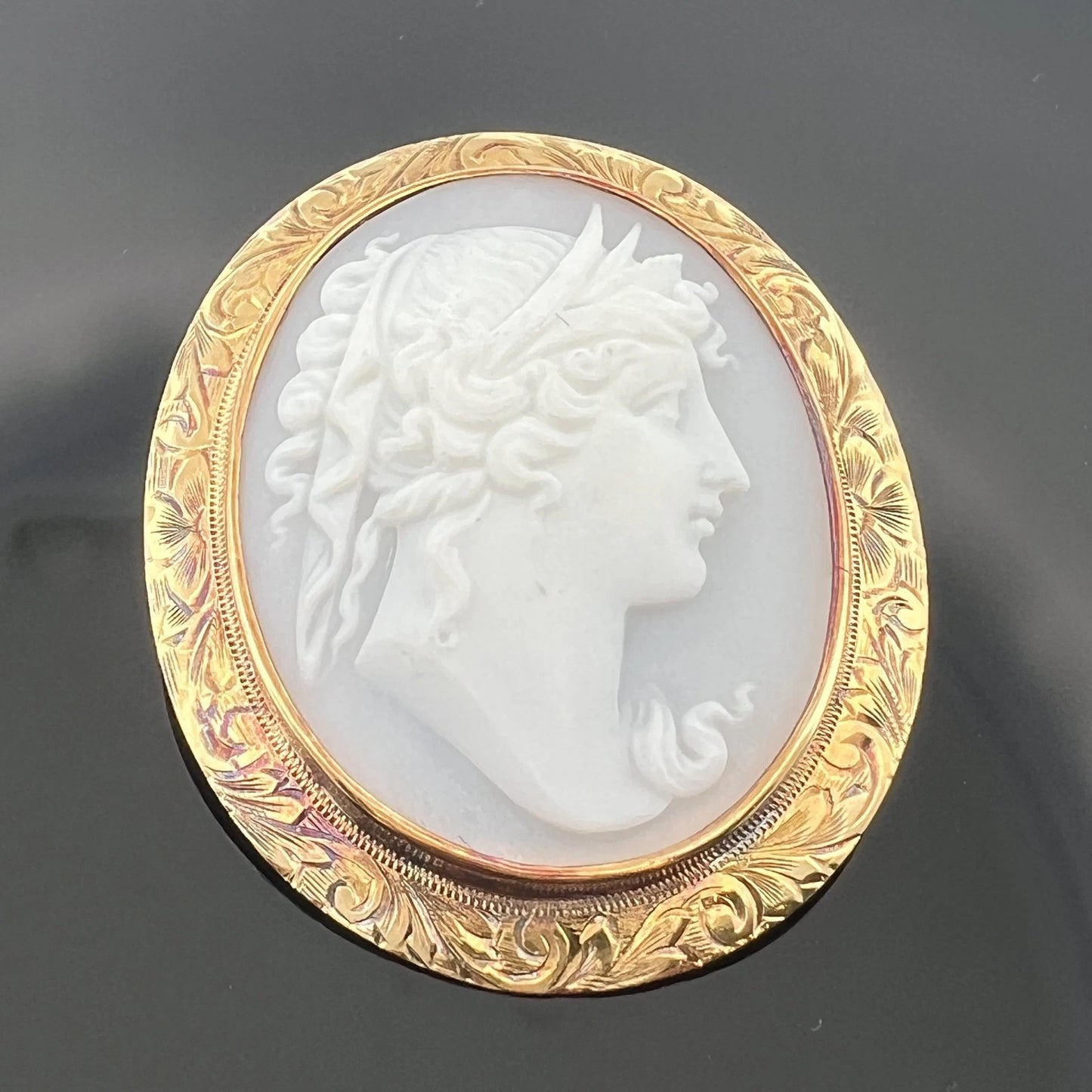 Vintage Hand-Carved Shell Cameo Brooch Pendant 14K Yellow Gold Estate