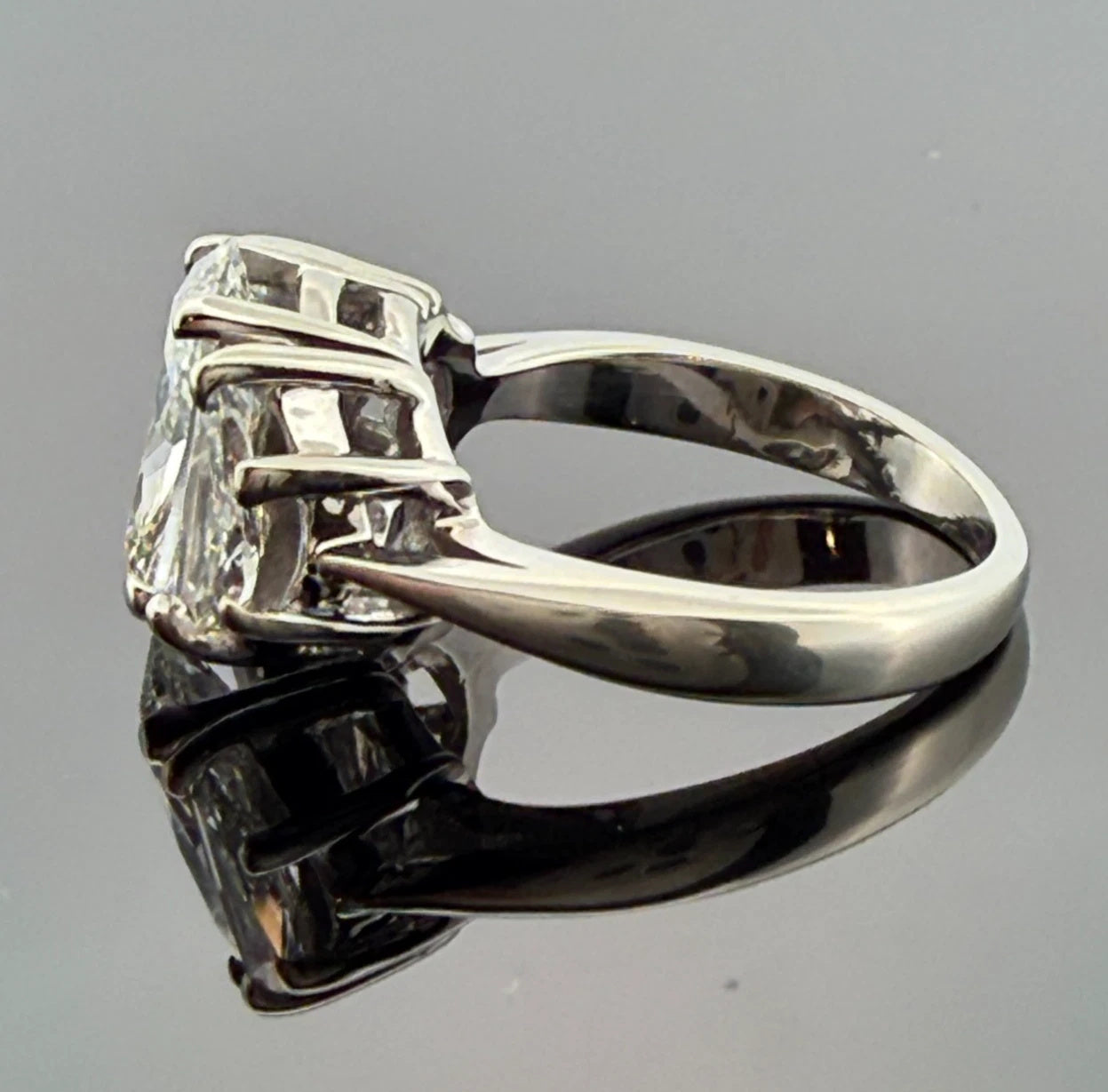 Natural 1.55ct GIA Elongated Oval Diamond Three-Stone Ring 14KW G SI1 Half Moon