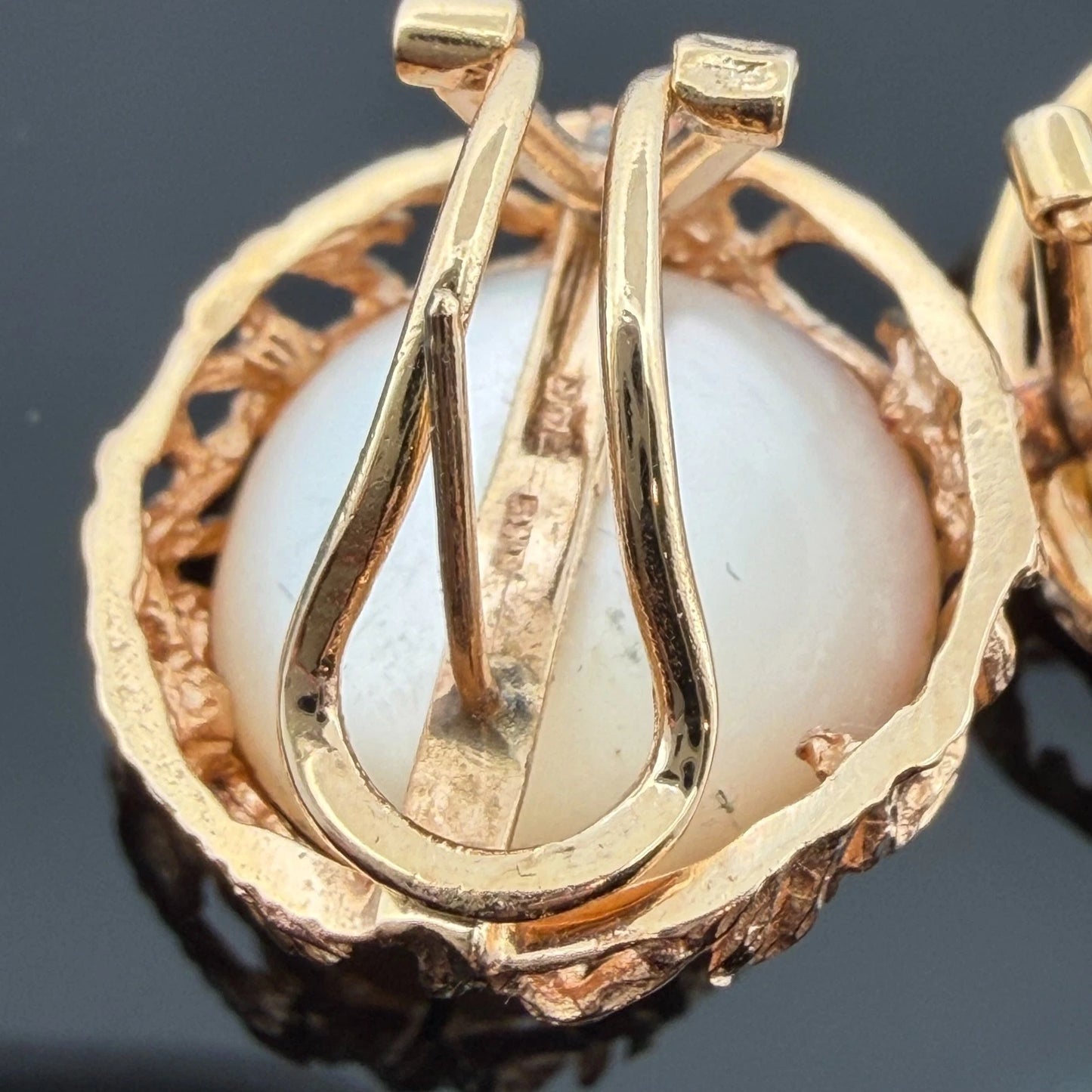 Vintage 14K Gold Mabe Pearl Omega Back Earrings 14mm 8.90g Estate