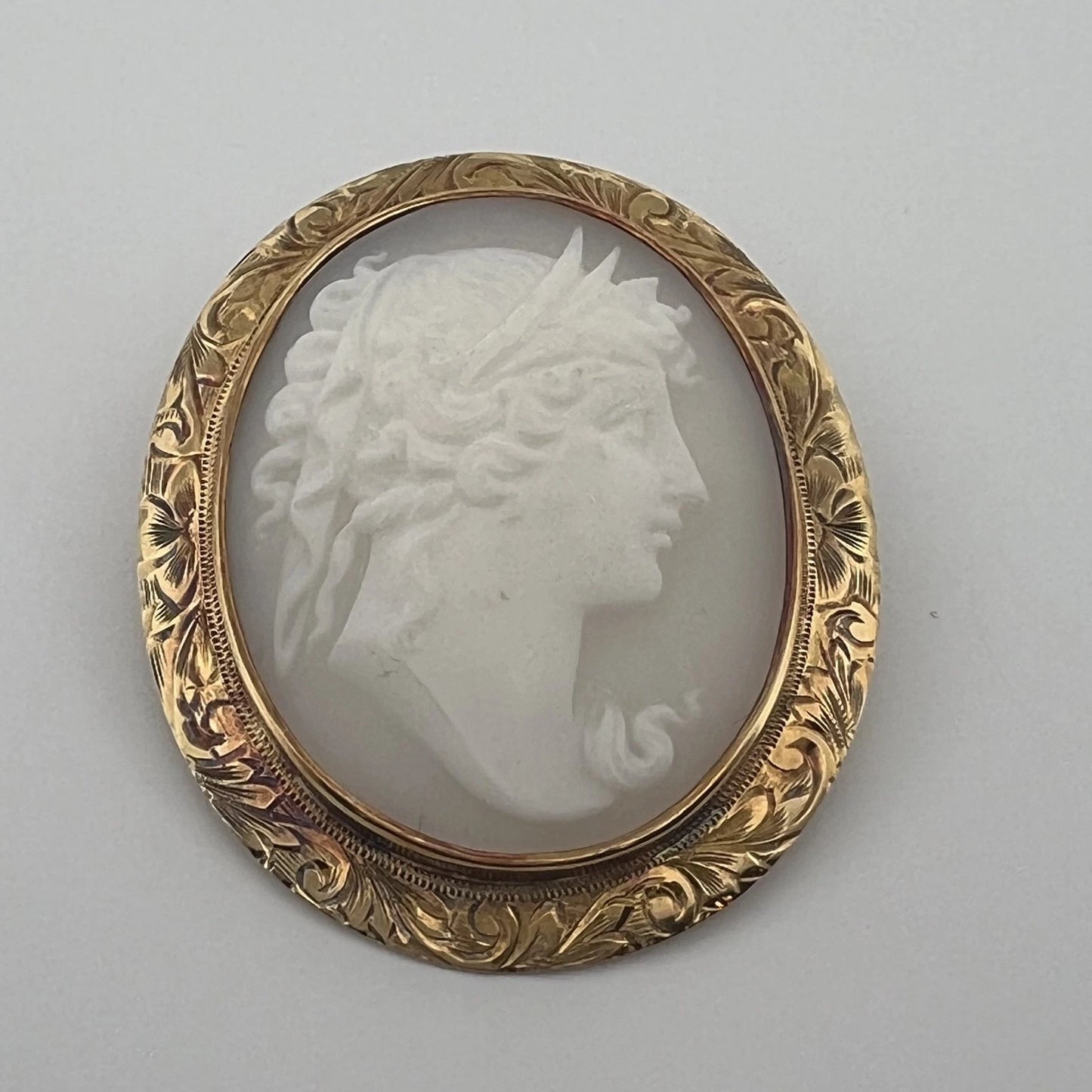 Vintage Hand-Carved Shell Cameo Brooch Pendant 14K Yellow Gold Estate