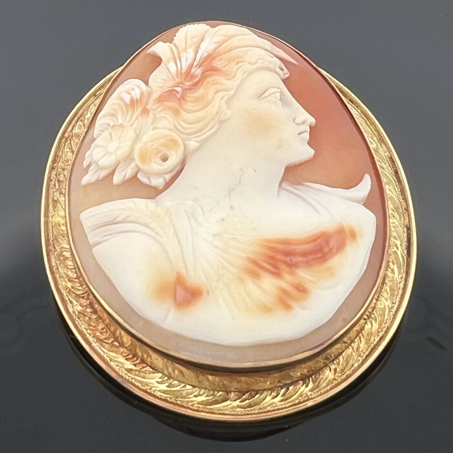 Large Hand-Carved Shell Cameo Brooch Pendant 14K Yellow Gold Estate
