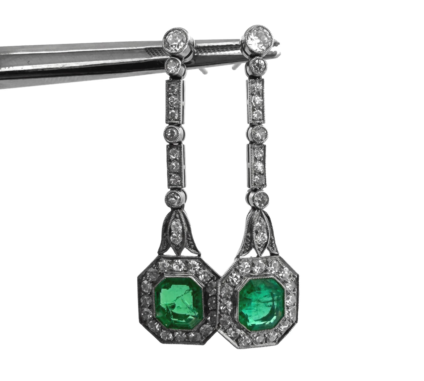Colombian Emerald and Diamond Platinum Drop Earrings GIA Jewelry Report Certified, close-up detail