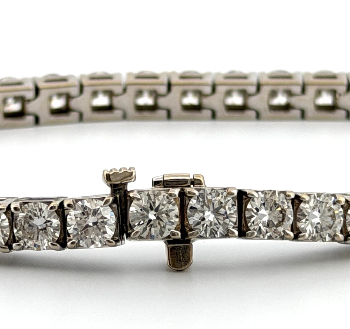 14K White Gold Natural Round Diamond Tennis Bracelet 9.80 ctw 7" G-H VS-SI by Devine & Co — stone detail