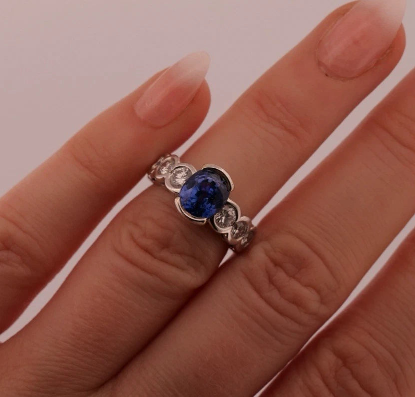 Natural Oval Sapphire Diamond Ring 18K Gold 2.75ctw Sapphire 1.00ctw Dia Sz 5 by Devine & Co — detail view