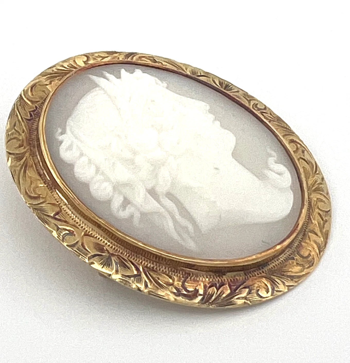 Vintage Hand-Carved Shell Cameo Brooch Pendant 14K Yellow Gold Estate