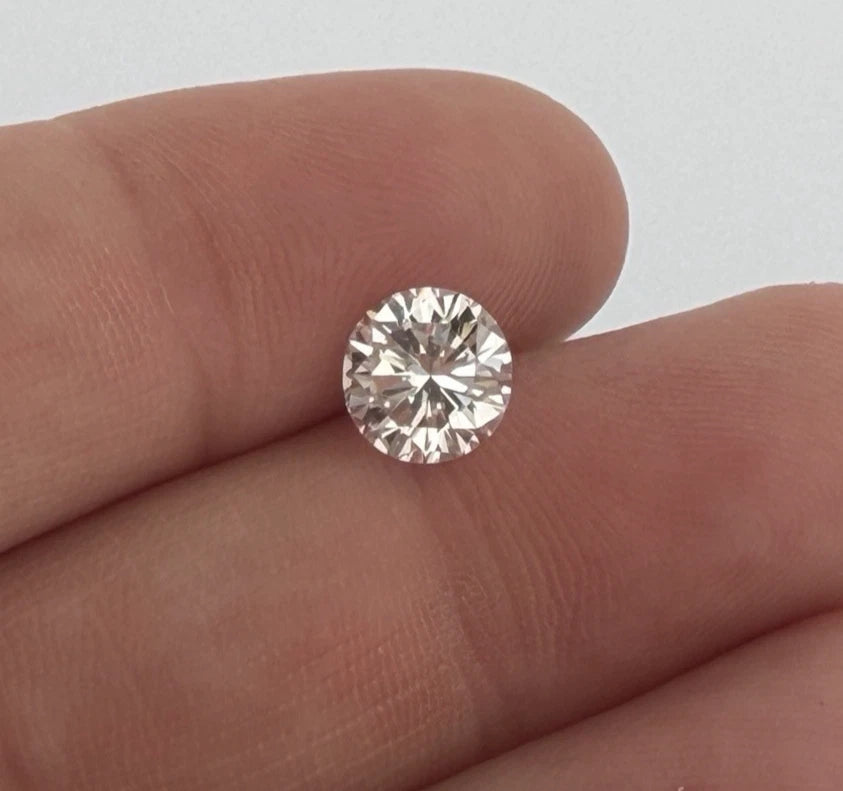 GIA 1.62 Carat Loose Round Brilliant Cut Natural Diamond I Color VS2 Clarity, close-up detail