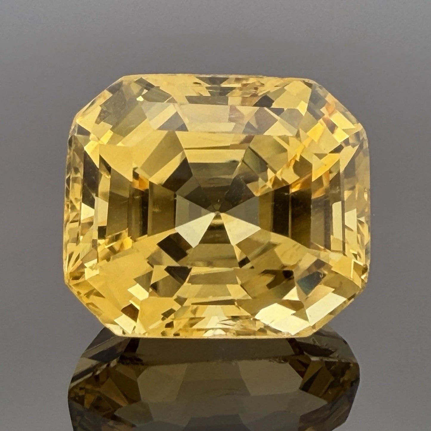 Important Natural Loose Unheated Sri Lanka Yellow Sapphire 16.25ct GIA Octagonal, main view