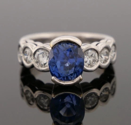 Natural Oval Sapphire Diamond Ring 18K Gold 2.75ctw Sapphire 1.00ctw Dia Sz 5 by Devine & Co — setting detail