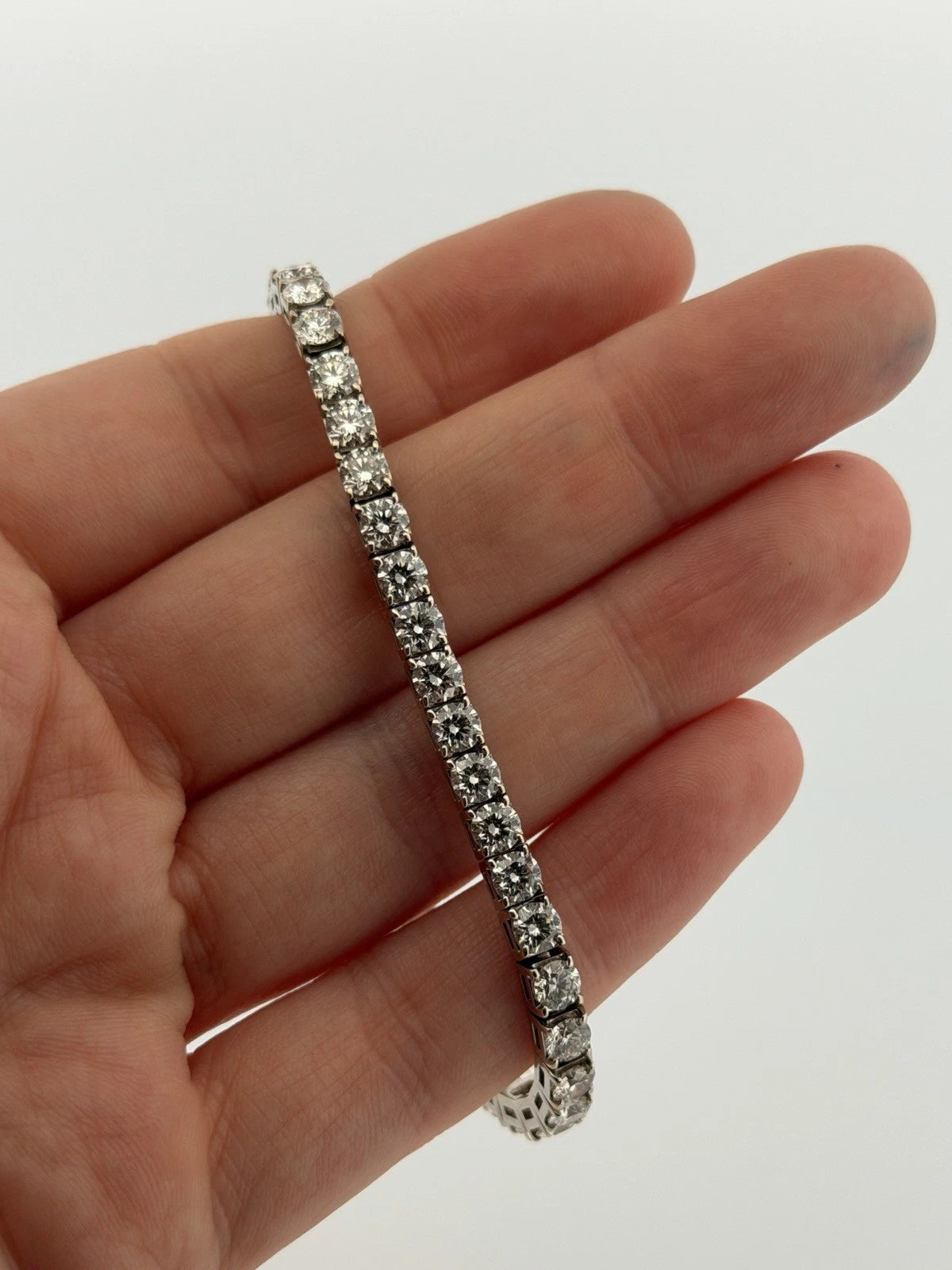 14K White Gold Natural Round Diamond Tennis Bracelet 9.80 ctw 7" G-H VS-SI by Devine & Co — band detail
