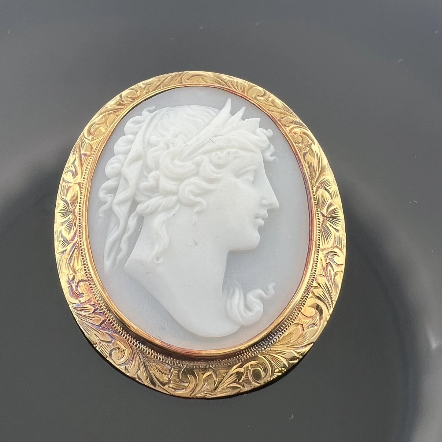 Vintage Hand-Carved Shell Cameo Brooch Pendant 14K Yellow Gold Estate