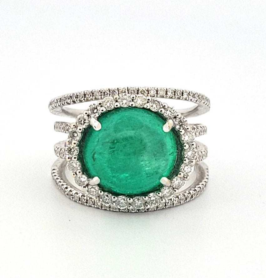 18K White Gold Oval Cabochon Emerald Ring 4.63ct Diamond Split Pave Shank 0.85ct by Devine & Co — setting detail