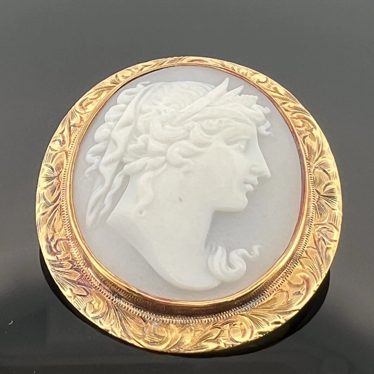 Vintage Hand-Carved Shell Cameo Brooch Pendant 14K Yellow Gold Estate