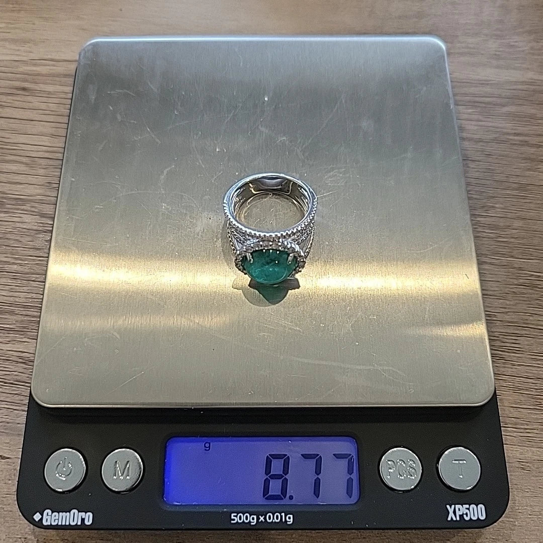 18K White Gold Oval Cabochon Emerald Ring 4.63ct Diamond Split Pave Shank 0.85ct by Devine & Co — stone detail
