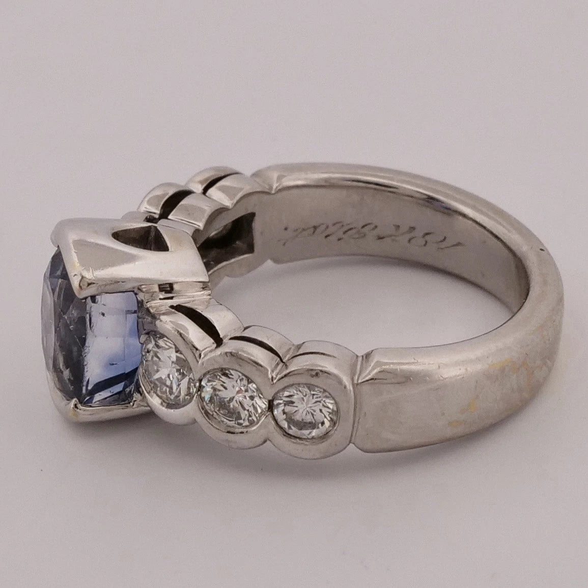 Natural Oval Sapphire Diamond Ring 18K Gold 2.75ctw Sapphire 1.00ctw Dia Sz 5 by Devine & Co — band detail