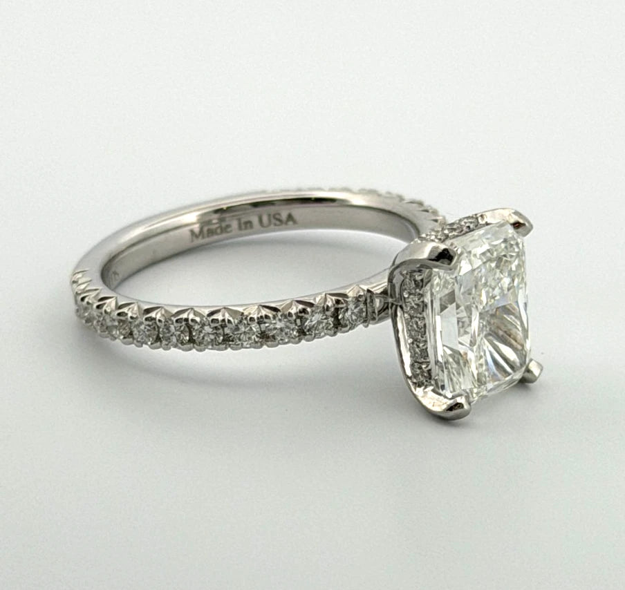Platinum Solitaire Diamond Engagement Ring Natural Radiant 2.50ct F/VS2 GIA Sz 7 by Devine & Co — stone detail