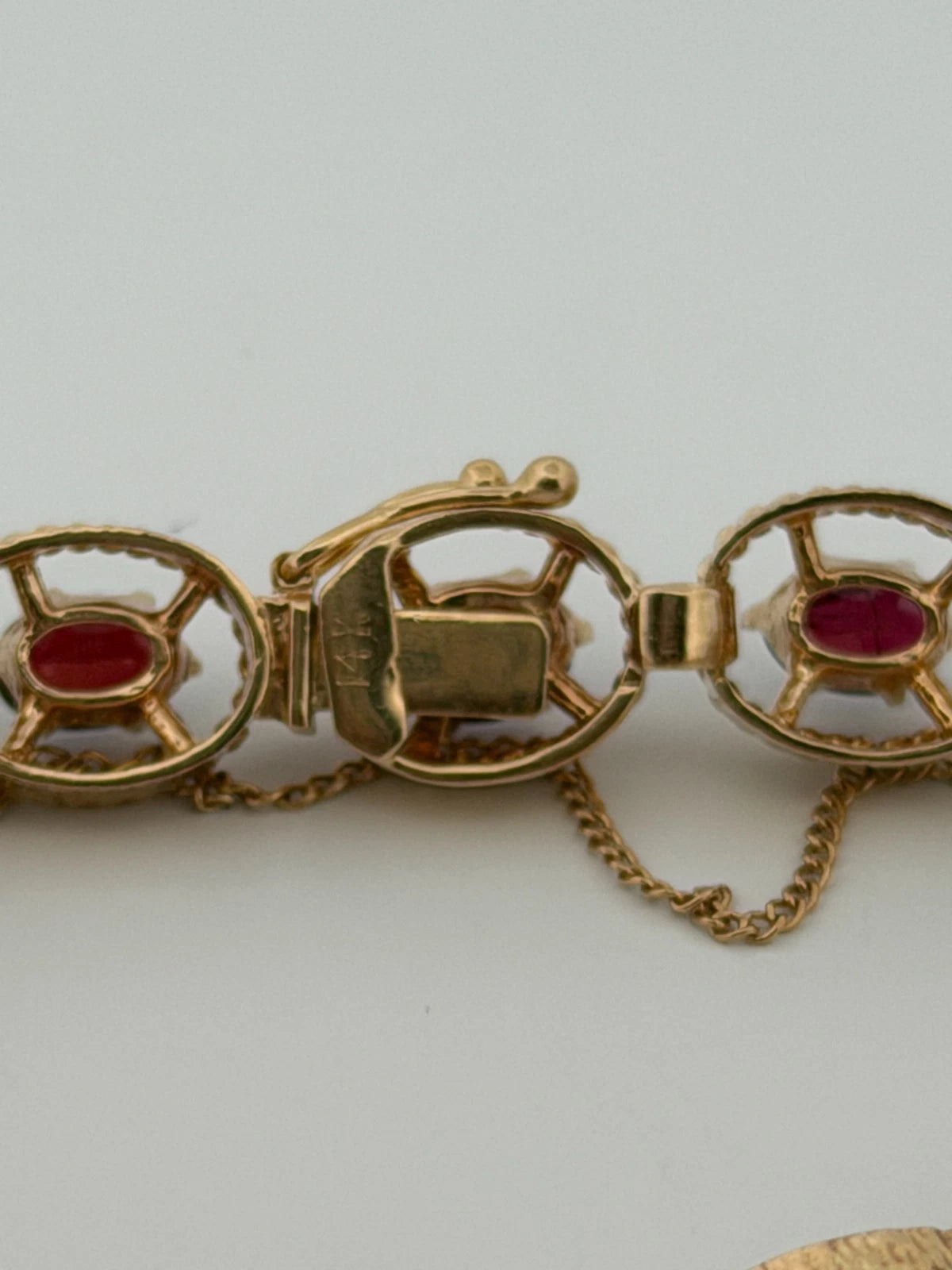 Vintage 14K Yellow Gold Natural Garnet Link Bracelet Bark Finish 12CTW 8 27 Gr by Devine & Co — stone detail