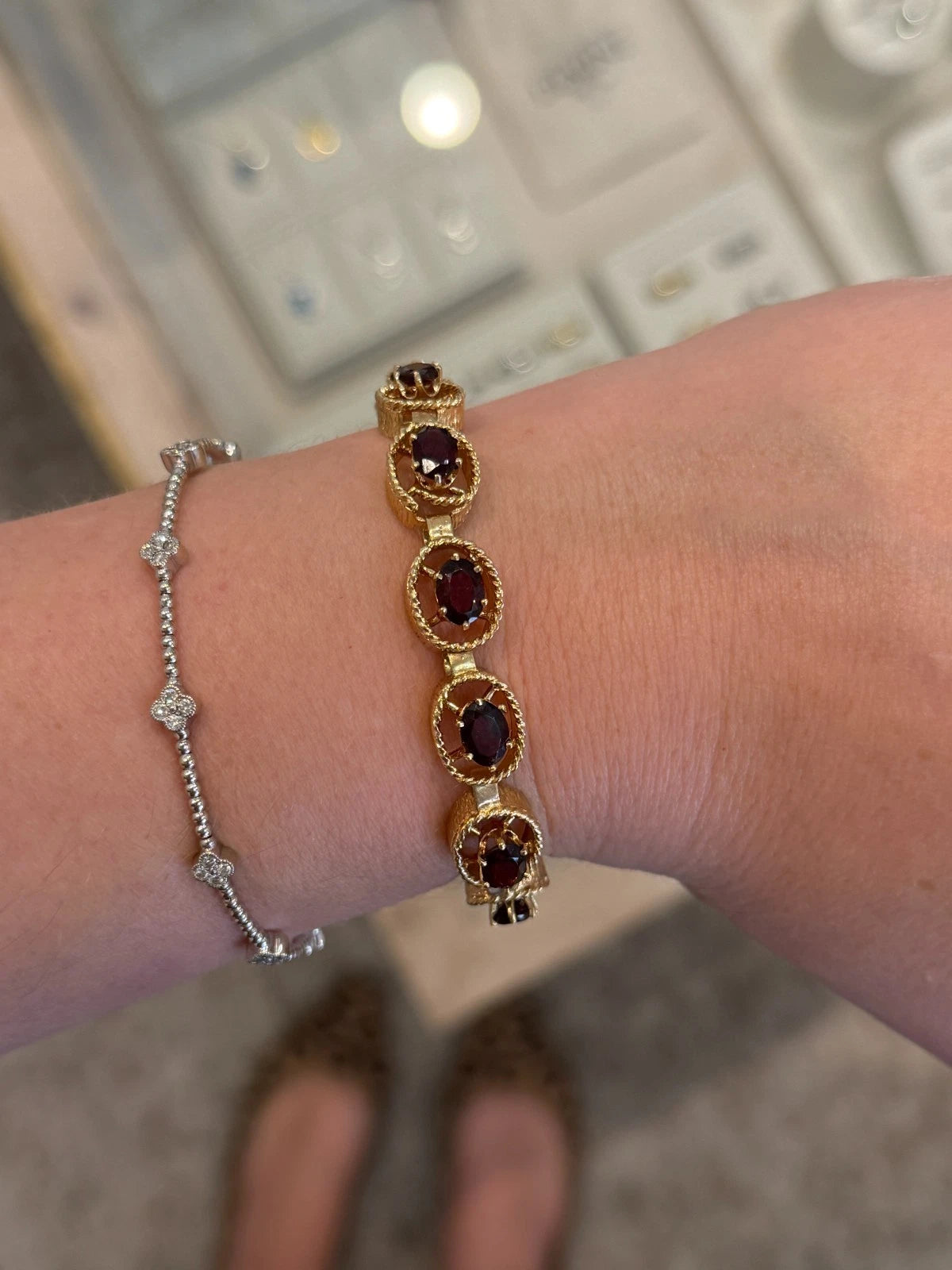 Vintage 14K Yellow Gold Natural Garnet Link Bracelet Bark Finish 12CTW 8 27 Gr by Devine & Co — band detail