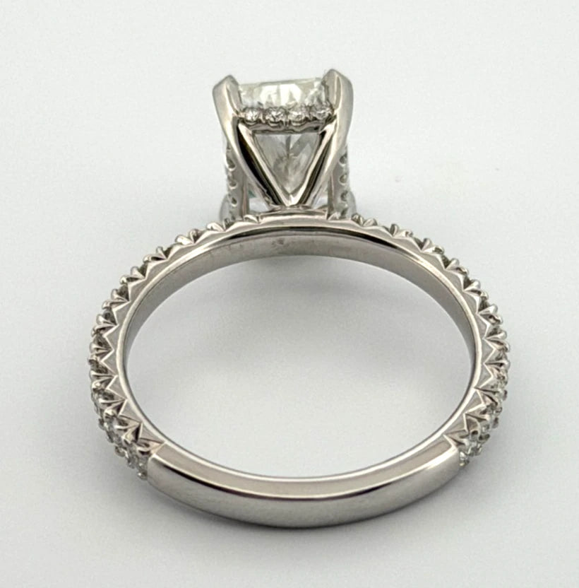 Platinum Solitaire Diamond Engagement Ring Natural Radiant 2.50ct F/VS2 GIA Sz 7 by Devine & Co — band detail